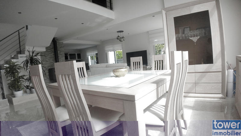 Maison - 203 m² - 7 pièces