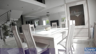 Maison - 203 m² - 7 pièces