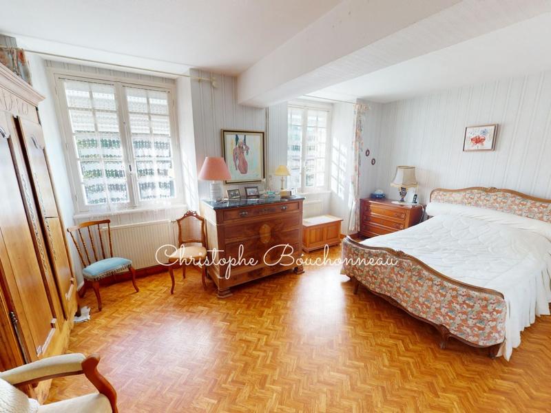 Maison - 296 m² - 17 pièces