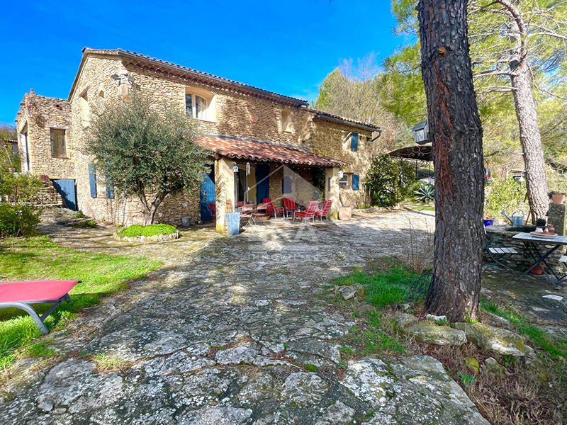 Maison - 228 m² - 8 pièces