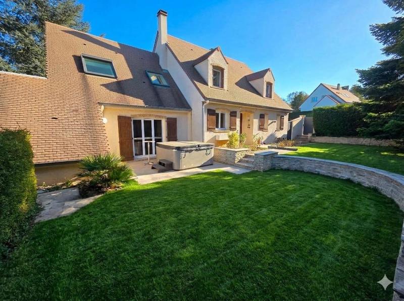 Maison - 205 m² - 8 pièces