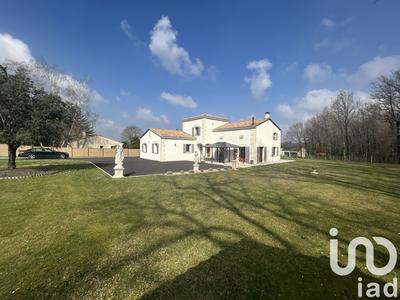 Maison - 286 m² - 8 pièces