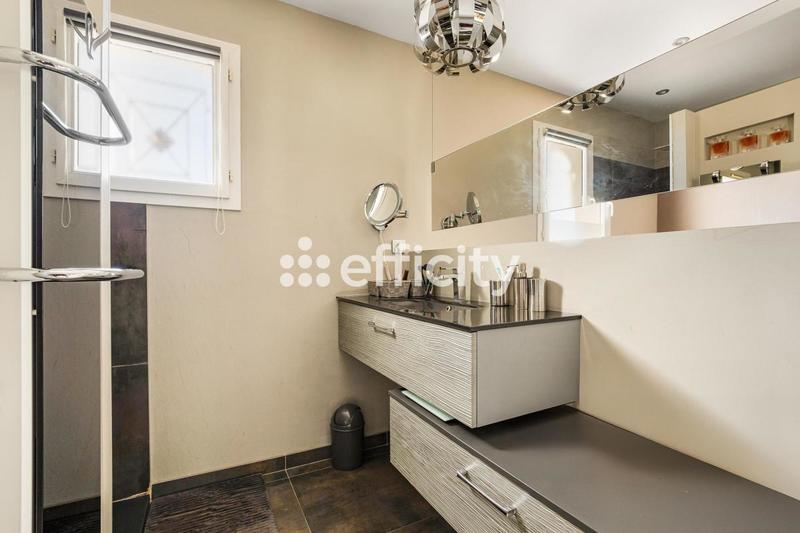 Maison - 160 m² - 8 pièces