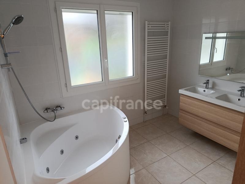 Maison - 93 m² - 4 pièces