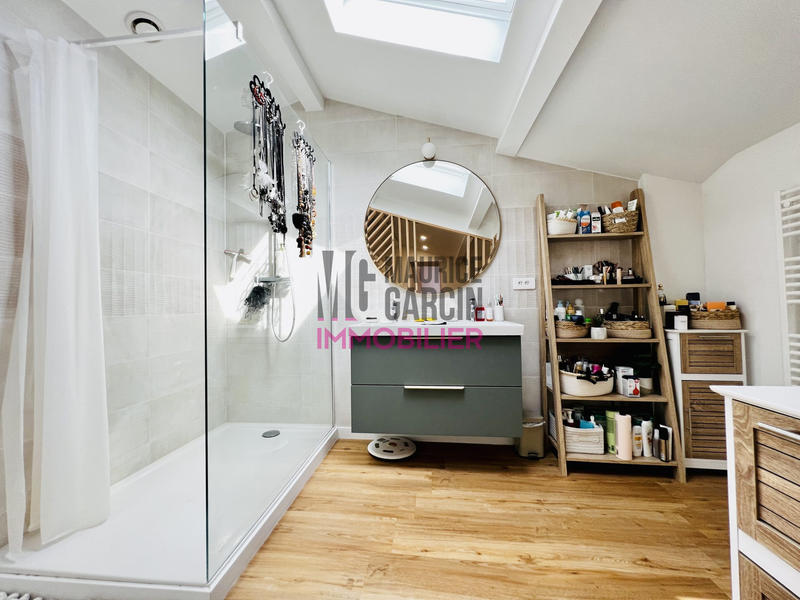 Maison - 203 m² - 7 pièces