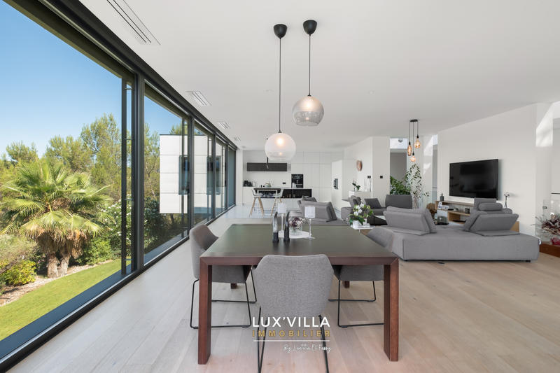 Villa - 397 m² - 10 pièces