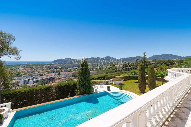 Villa - 300 m² - 6 pièces