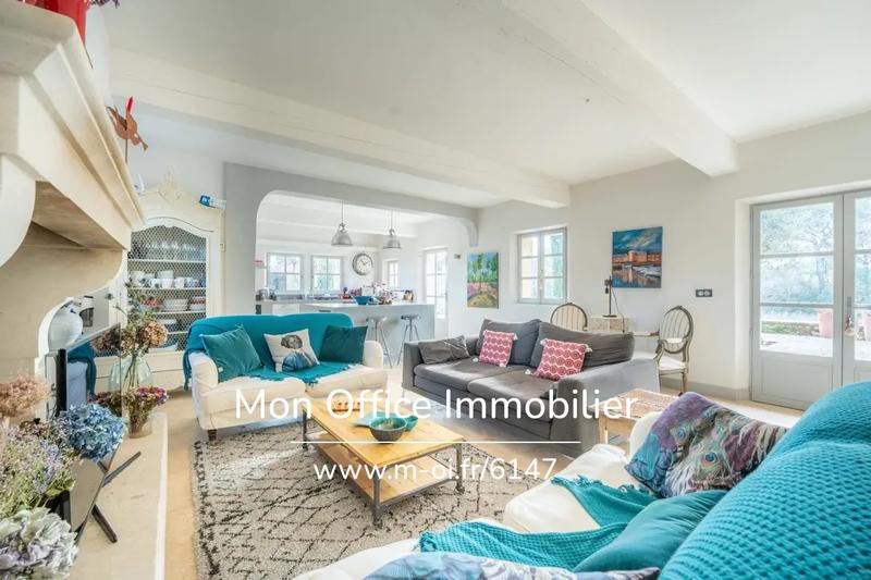 Propriété - 290 m² - 9 pièces