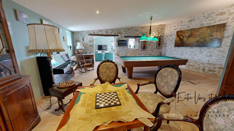 Maison ancienne - 415 m² - 11 pièces