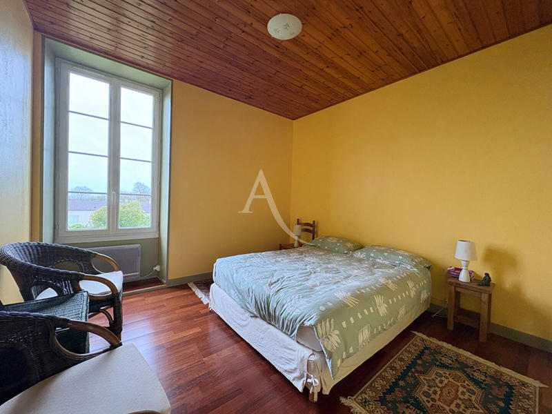 Maison - 247 m² - 8 pièces