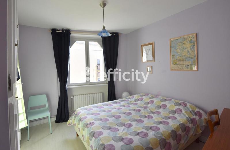 Maison - 211 m² - 11 pièces