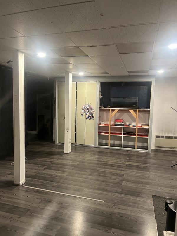 Local commercial - 150 m² - 5 pièces