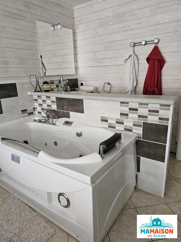 Maison - 198 m² - 9 pièces