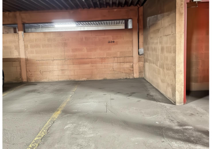 Parking / Garage - 13 m²