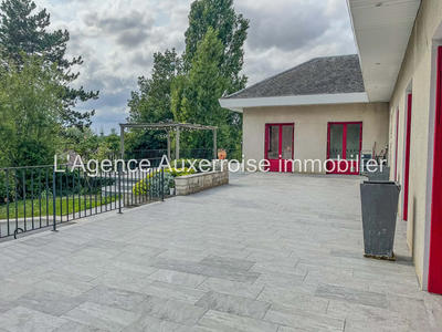 Maison - 218 m² - 6 pièces