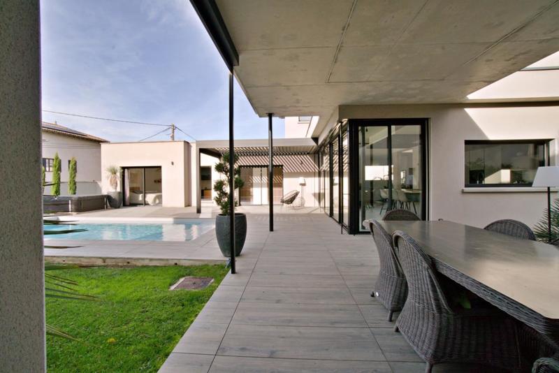 Maison - 250 m² - 7 pièces