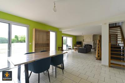 Maison - 236 m² - 7 pièces