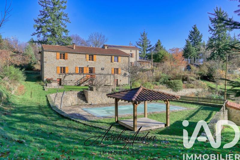 Maison - 214 m² - 6 pièces