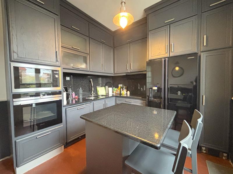 Maison - 207 m² - 7 pièces