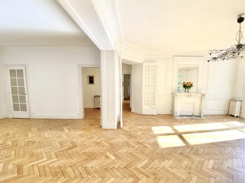 Appartement - 196 m² - 6 pièces