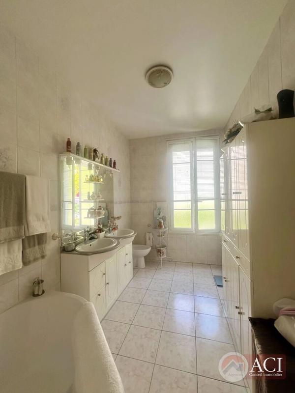 Maison - 105 m² - 5 pièces