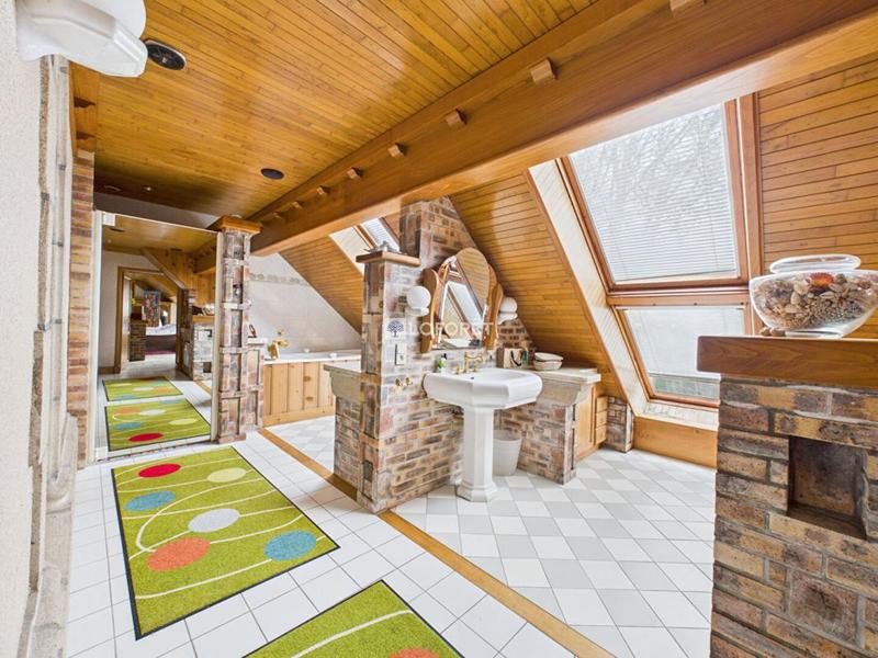 Propriété - 323 m² - 13 pièces