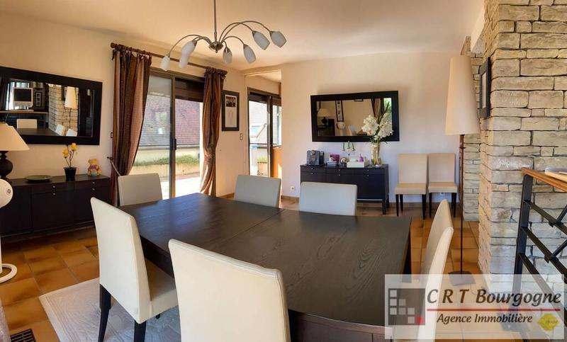 Maison - 374 m² - 9 pièces