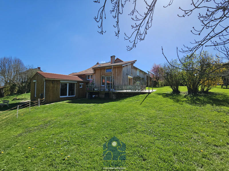 Maison - 258 m² - 9 pièces