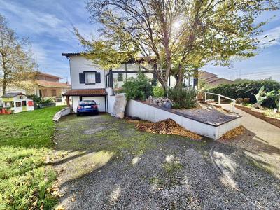 Maison - 213 m² - 5 pièces