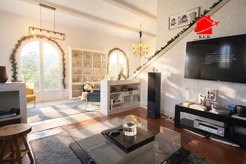 Maison - 207 m² - 5 pièces