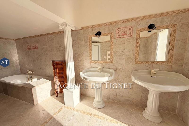 Maison - 217 m² - 6 pièces