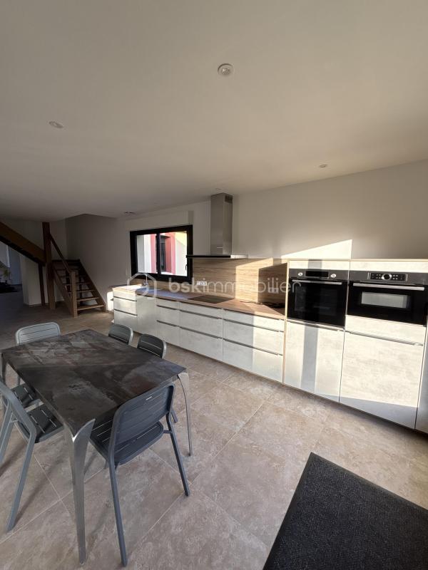 Maison - 460 m² - 12 pièces