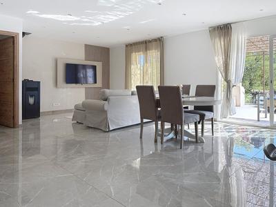 Maison - 122 m² - 5 pièces