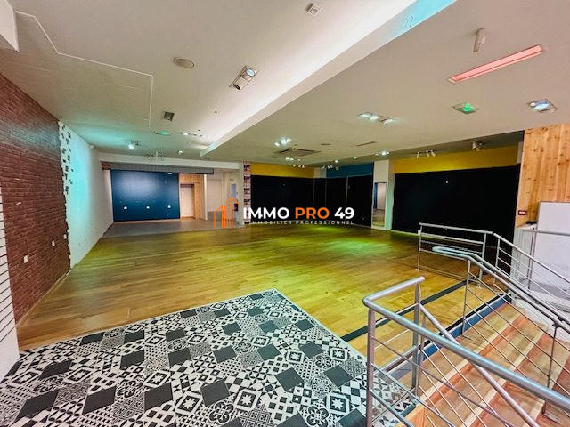Local commercial - 380 m² - 3 pièces
