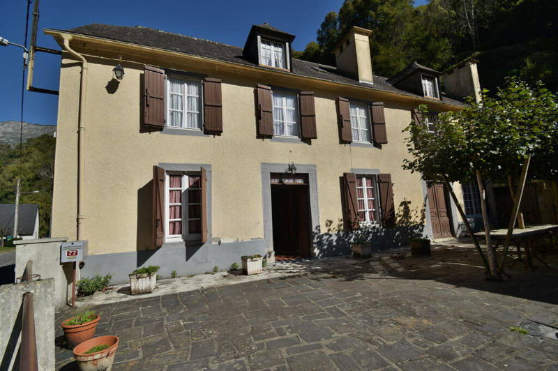 Maison - 220 m² - 10 pièces