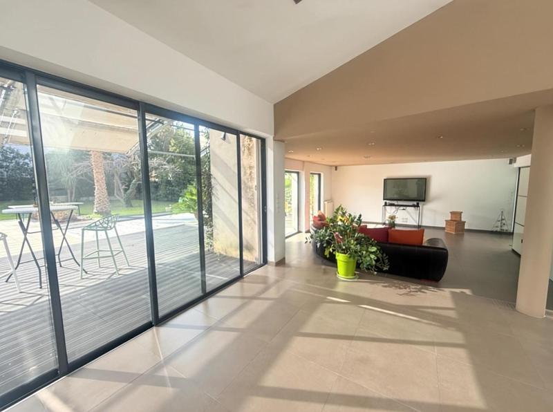 Maison - 211 m² - 5 pièces