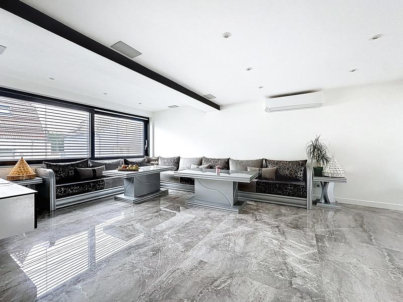 Maison - 196 m² - 8 pièces