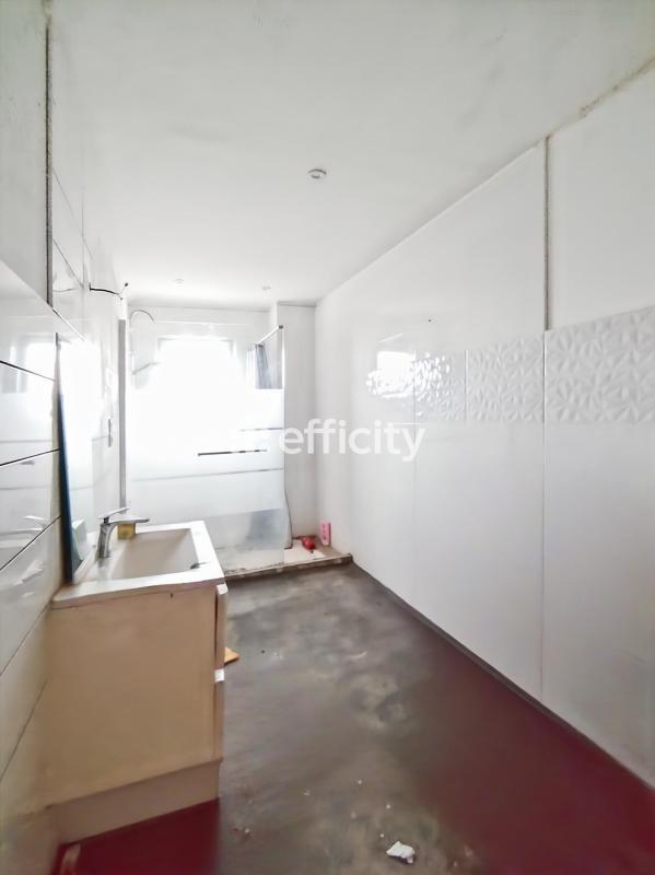 Maison - 201 m² - 7 pièces