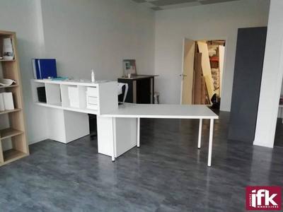 Local commercial - 150 m² - 7 pièces