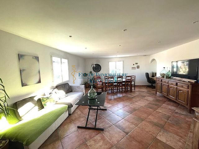 Villa - 201 m² - 8 pièces