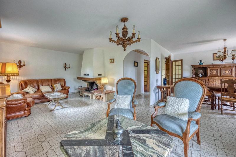 Maison - 180 m² - 8 pièces