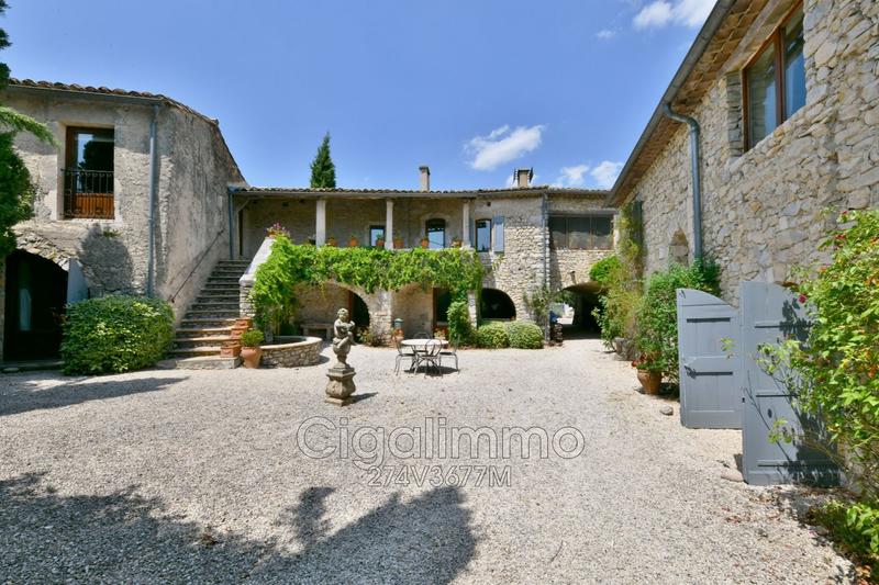 Maison en pierre - 441 m² - 13 pièces