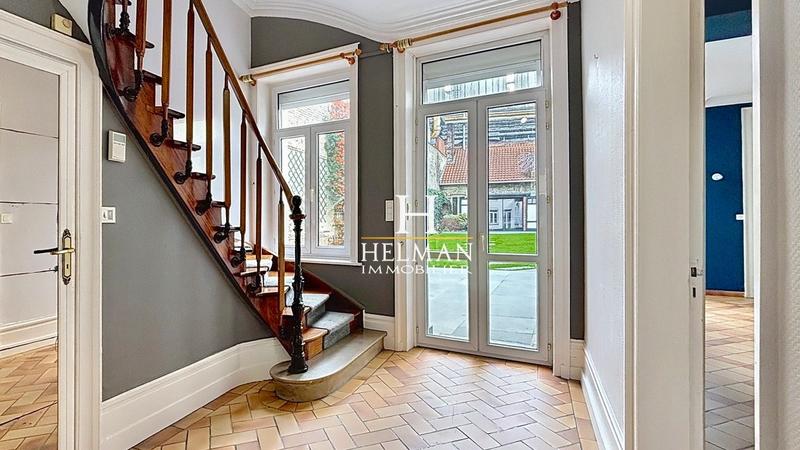 Maison - 230 m² - 11 pièces