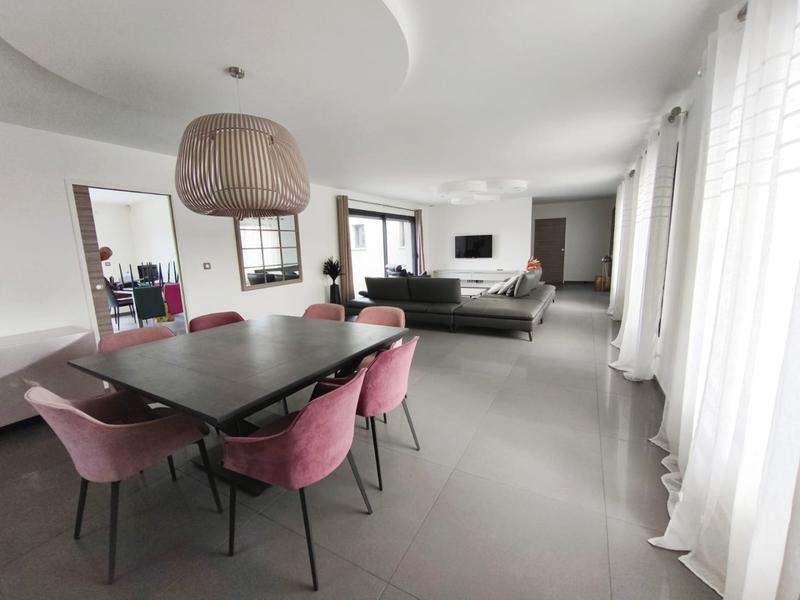 Villa - 199 m² - 6 pièces