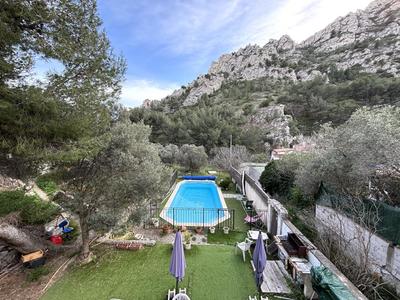 Propriété - 93 m² - 4 pièces