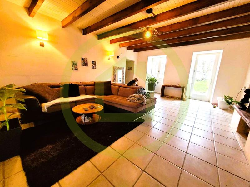 Maison - 236 m² - 7 pièces