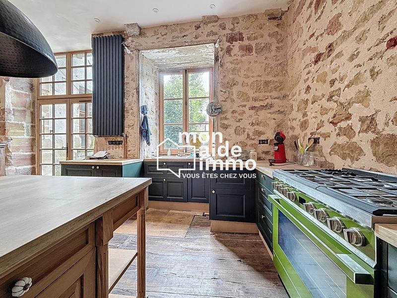 Maison - 300 m² - 12 pièces