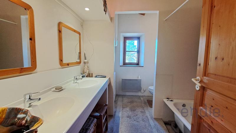 Maison - 210 m² - 7 pièces