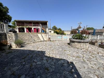 Maison - 249 m² - 6 pièces