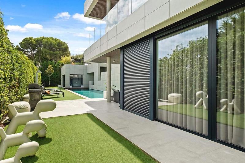 Villa - 300 m² - 6 pièces